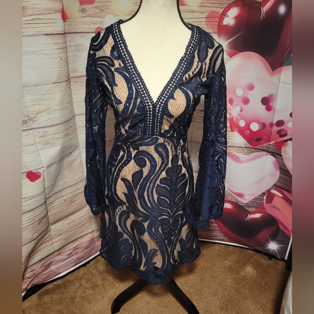 Chic Navy Lace Long Sleeve Dress